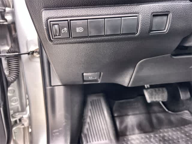 Thumbnail: 2022 Toyota Corolla - 28