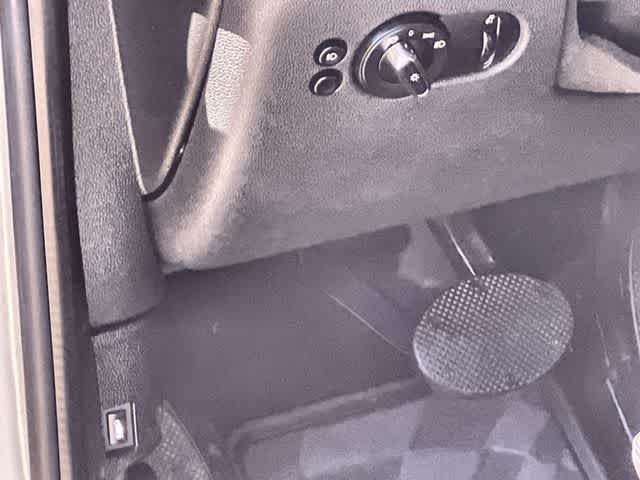 Thumbnail: 2015 MINI Cooper Hardtop - 28