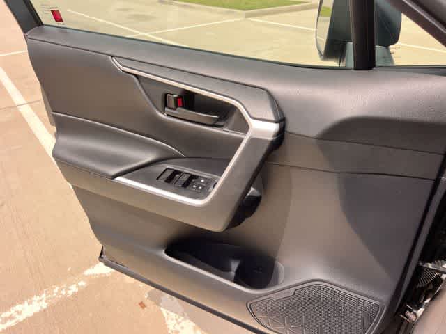 Thumbnail: 2021 Toyota RAV4 - 30