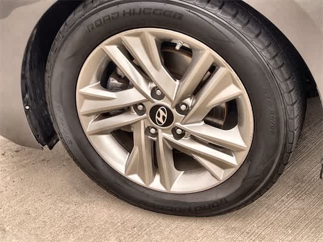 Thumbnail: 2019 Hyundai Elantra - 9