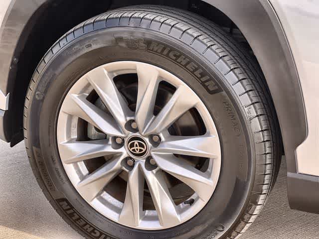 Thumbnail: 2022 Toyota Corolla Cross - 9