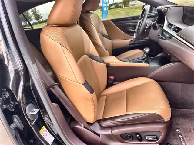 Thumbnail: 2019 Lexus ES - 12