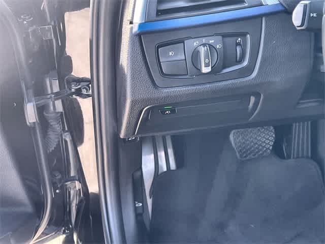 Thumbnail: 2018 BMW 3 Series - 29