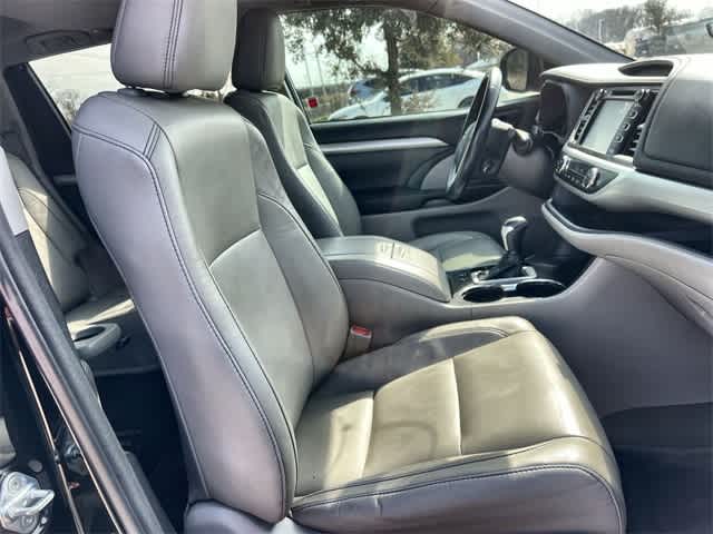 Thumbnail: 2017 Toyota Highlander - 12