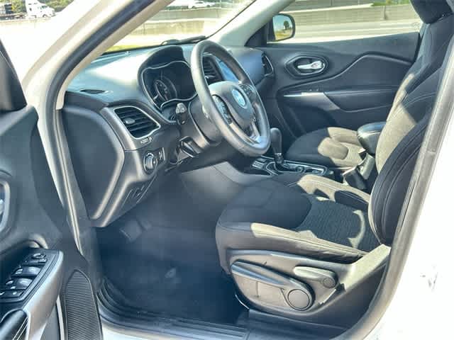 2019 Jeep Cherokee Latitude photo 2