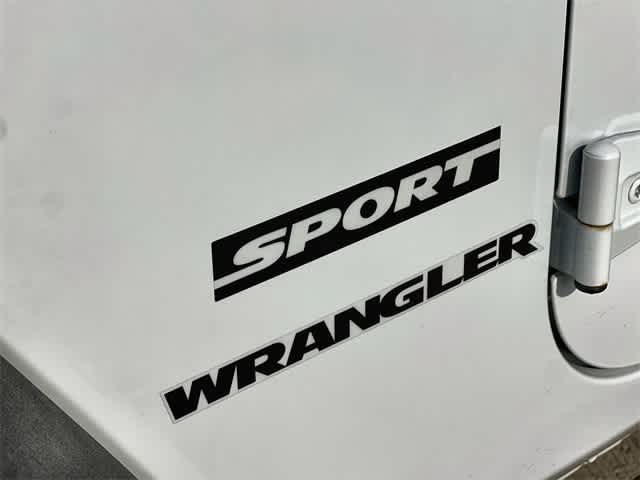 Thumbnail: 2017 Jeep Wrangler - 8