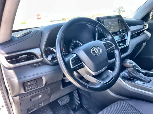 Thumbnail: 2022 Toyota Highlander - 15