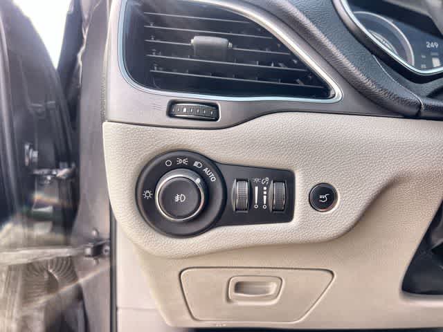 Thumbnail: 2019 Jeep Cherokee - 29
