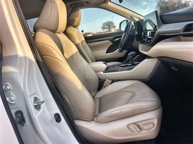 Thumbnail: 2023 Toyota Highlander - 12