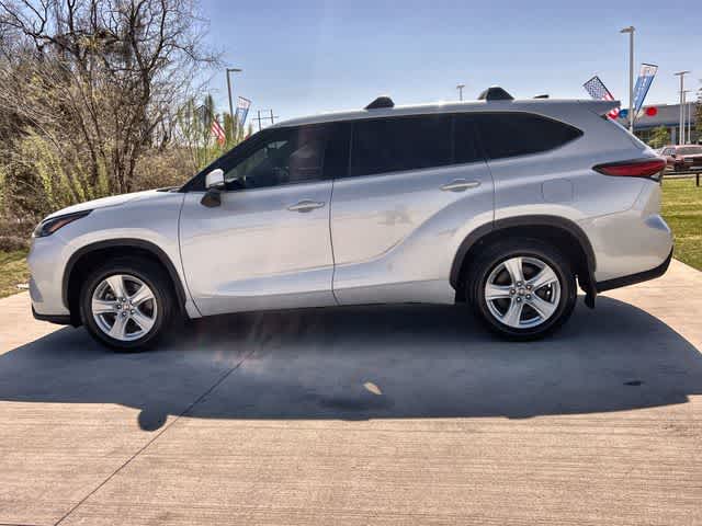 Thumbnail: 2022 Toyota Highlander - 4