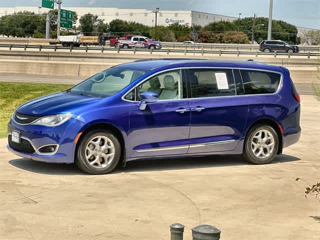 Thumbnail: 2018 Chrysler Pacifica - 4