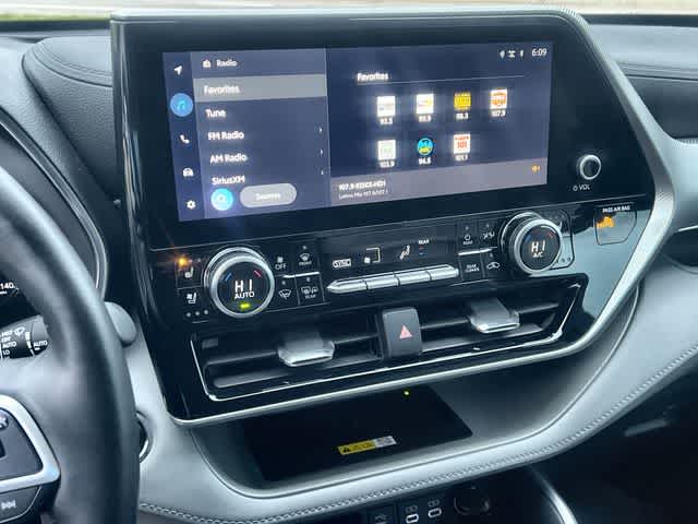 Thumbnail: 2023 Toyota Highlander - 18