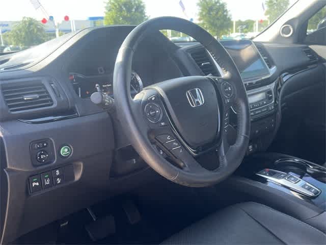 Thumbnail: 2017 Honda Pilot - 15