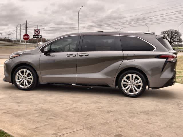 Thumbnail: 2024 Toyota Sienna - 4
