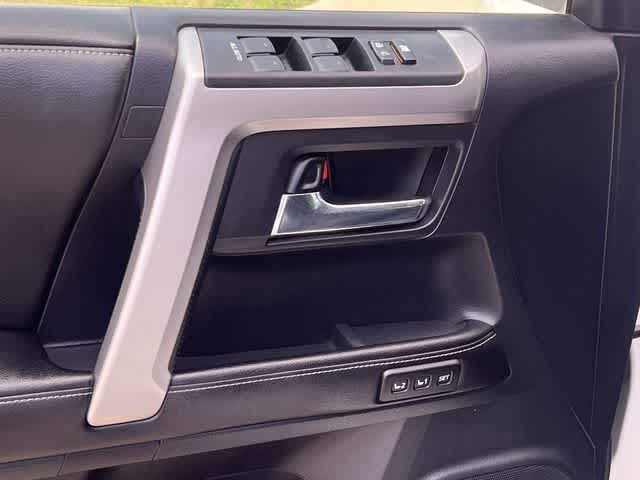 Thumbnail: 2015 Toyota 4Runner - 30