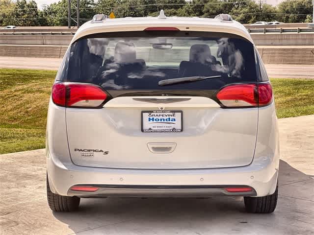 Thumbnail: 2020 Chrysler Pacifica - 6