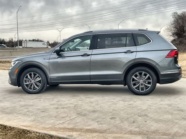 Thumbnail: 2022 Volkswagen Tiguan - 4