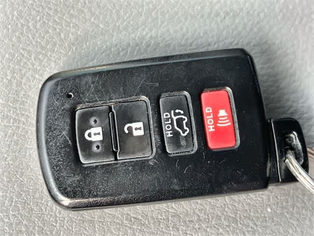 Thumbnail: 2017 Toyota Highlander - 21