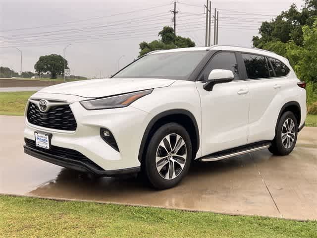 2023 Toyota Highlander L Hero Image