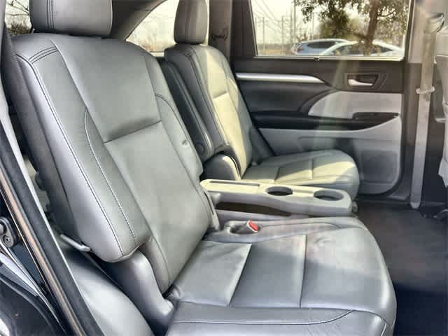 Thumbnail: 2017 Toyota Highlander - 14