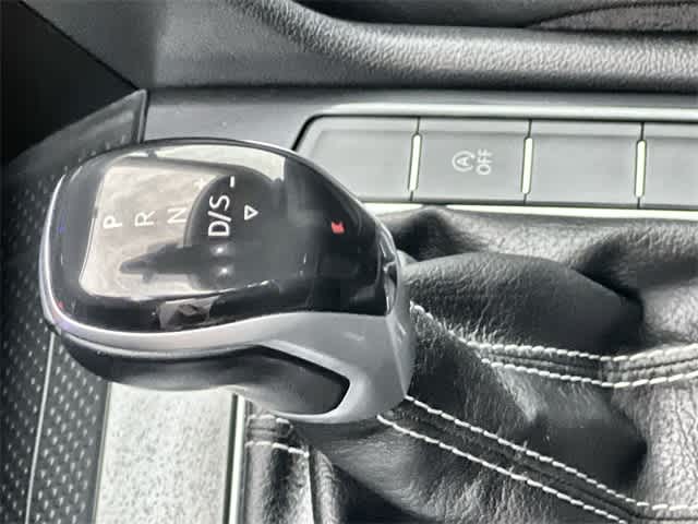 Thumbnail: 2022 Volkswagen Tiguan - 16