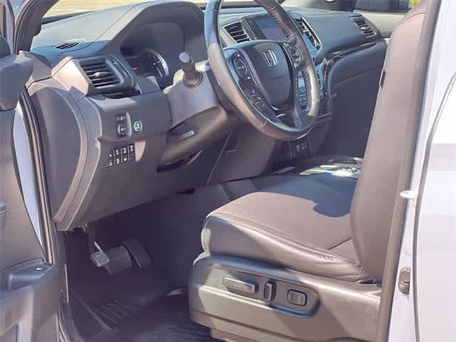2023 Honda Ridgeline Black Edition photo 3