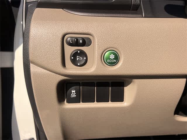 Thumbnail: 2017 Honda Pilot - 29