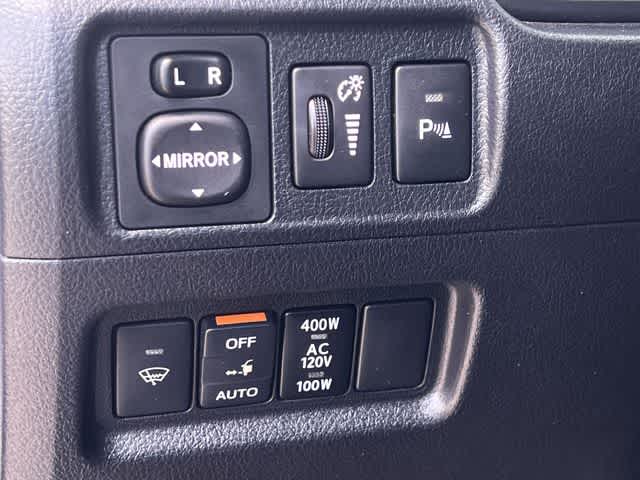 Thumbnail: 2015 Toyota 4Runner - 29