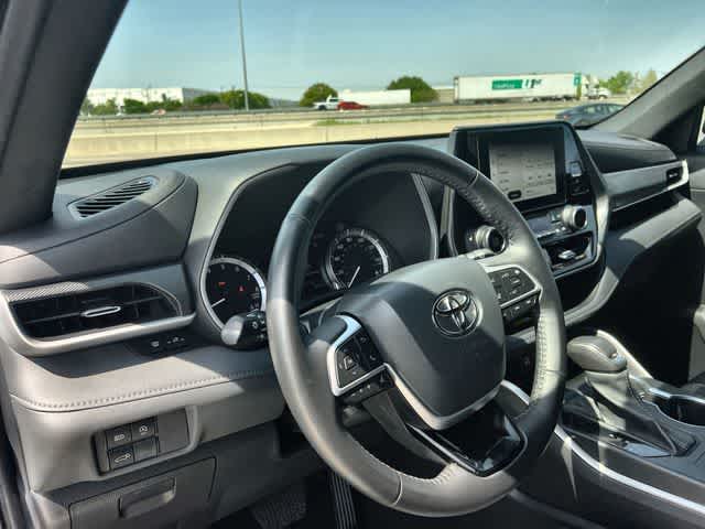 Thumbnail: 2023 Toyota Highlander - 15