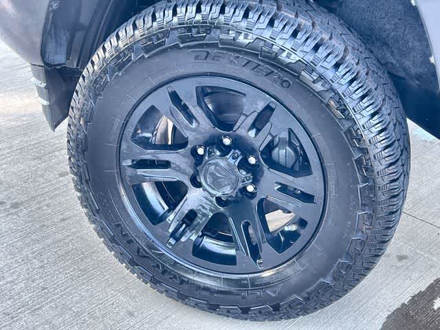 Thumbnail: 2018 Toyota Tacoma - 8