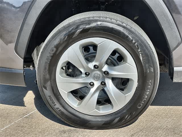 Thumbnail: 2021 Toyota RAV4 - 9