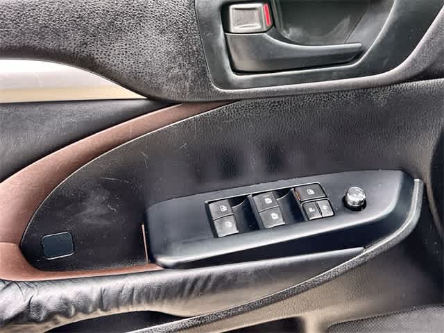 Thumbnail: 2015 Toyota Highlander - 29