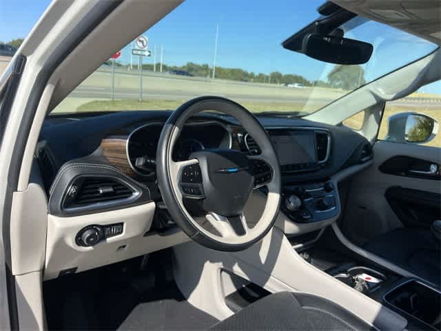 Thumbnail: 2021 Chrysler Pacifica - 15