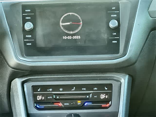 Thumbnail: 2022 Volkswagen Tiguan - 18