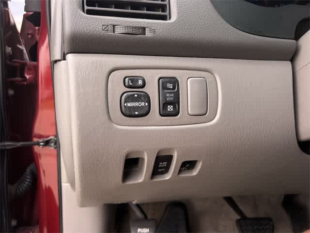 Thumbnail: 2008 Toyota Sienna - 29