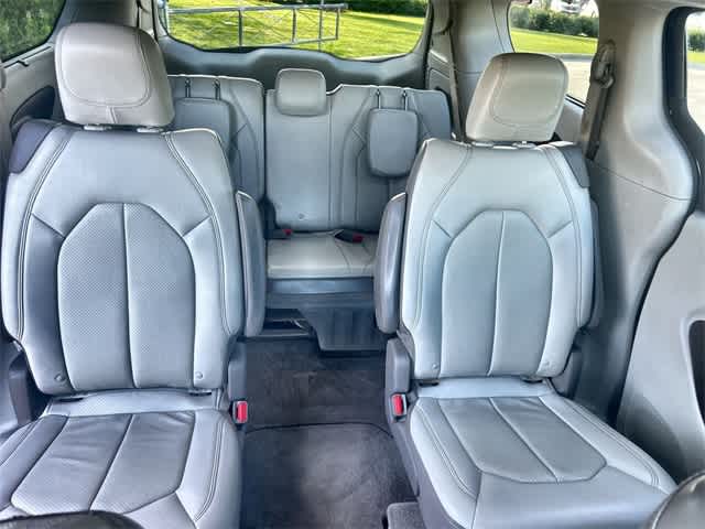 2018 Chrysler Pacifica Touring L 14