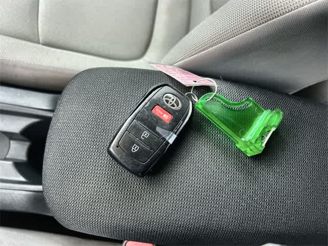 Thumbnail: 2022 Toyota Corolla Cross - 21