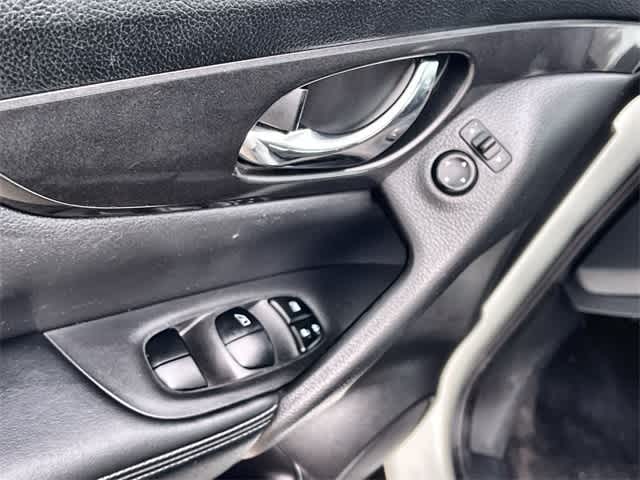 Thumbnail: 2017 Nissan Rogue - 29