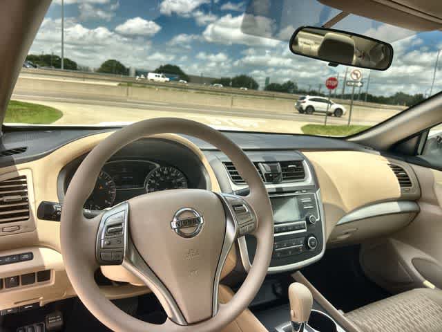 Thumbnail: 2016 Nissan Altima - 15