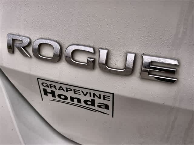 Thumbnail: 2017 Nissan Rogue - 8