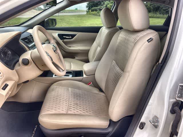 Thumbnail: 2016 Nissan Altima - 11