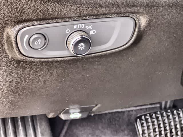 Thumbnail: 2022 Chevrolet Equinox - 29