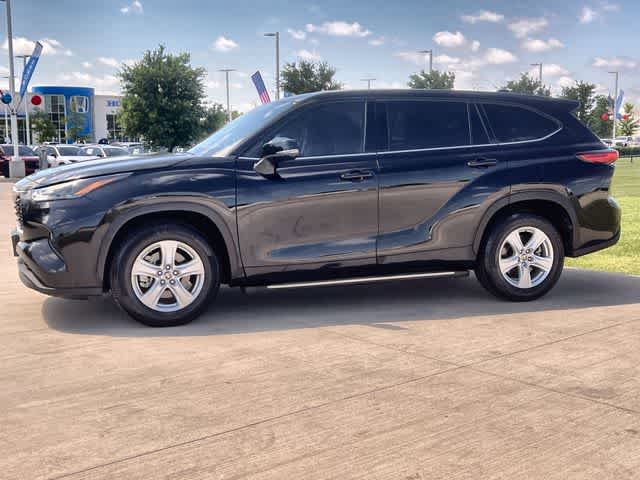 Thumbnail: 2022 Toyota Highlander - 4