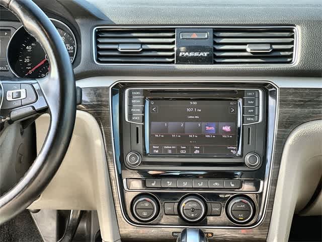 Thumbnail: 2018 Volkswagen Passat - 18