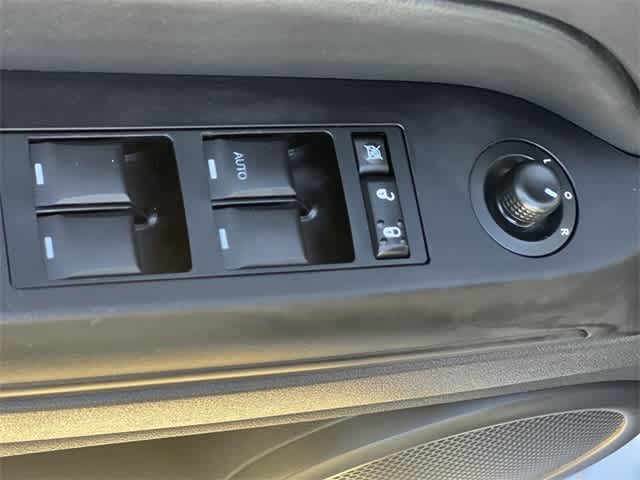 Thumbnail: 2015 Jeep Patriot - 28