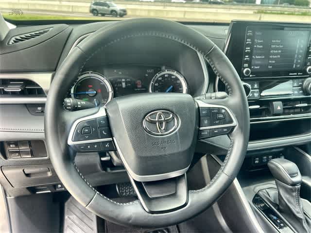 Thumbnail: 2022 Toyota Highlander - 17