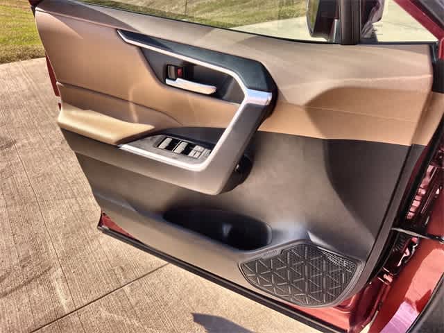 Thumbnail: 2025 Toyota RAV4 - 30