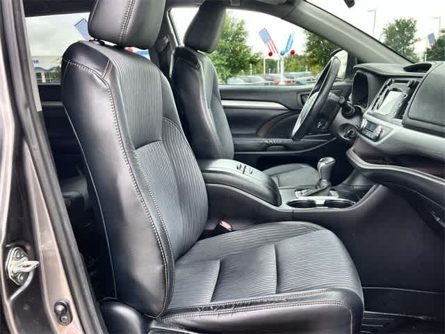 Thumbnail: 2015 Toyota Highlander - 12