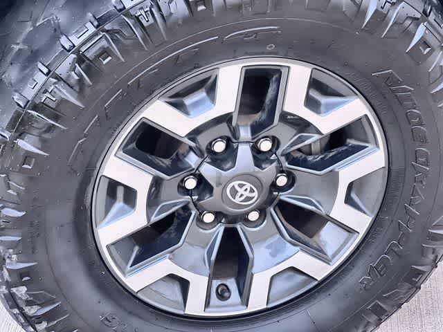 Thumbnail: 2019 Toyota Tacoma - 9