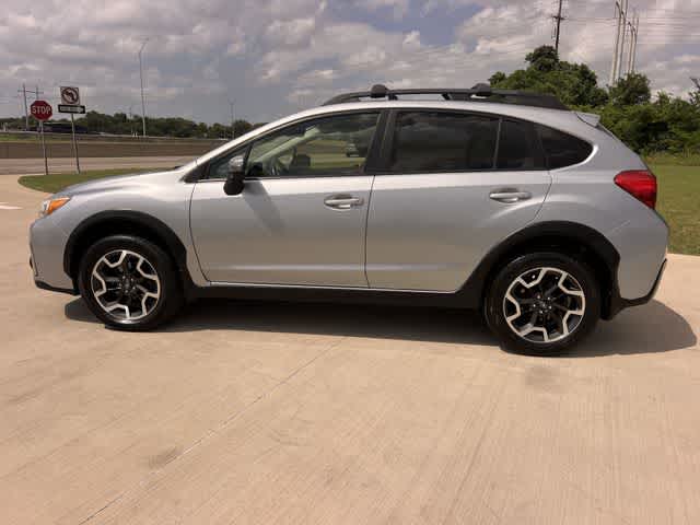 Thumbnail: 2017 Subaru Crosstrek - 4